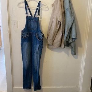 UNIVERSAL THREADS OVERALLS SIZE 4/27R